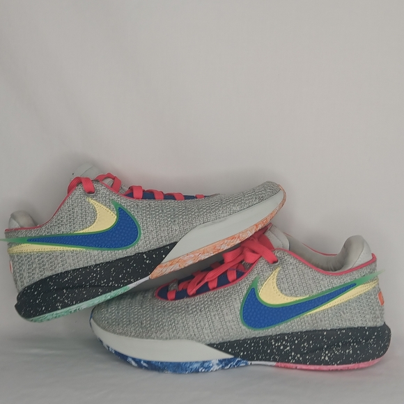 Nike - Picture 6 of 11